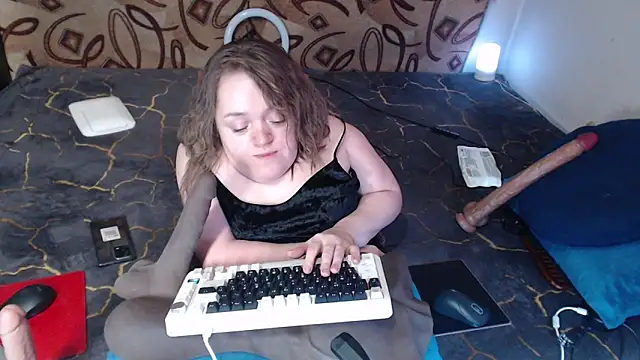 Snapshot of MiniNatalie chatting on 03.19.25 MiniNatalie online show from 03.19.25