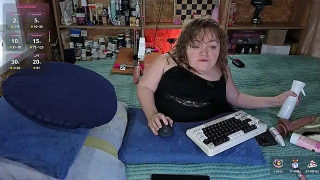 Snapshot of MiniNatalie chatting on 11.09.25 MiniNatalie online show from 11.09.25