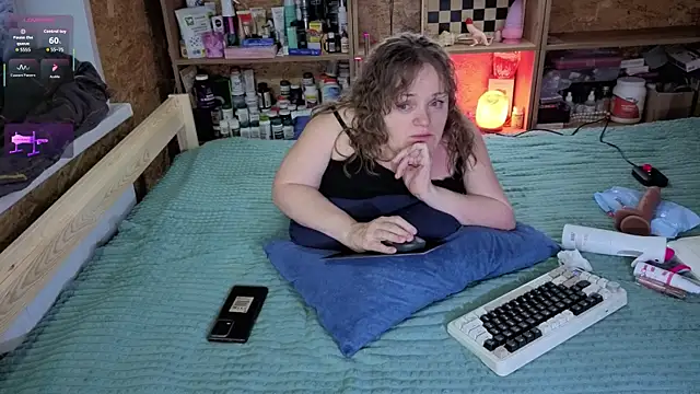 Snapshot of MiniNatalie chatting on 12.02.25 MiniNatalie online show from 12.02.25