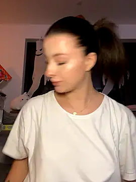 Mia-Minou online show from 10.14.25