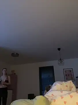 Mia-Minou online show from 04.10.26