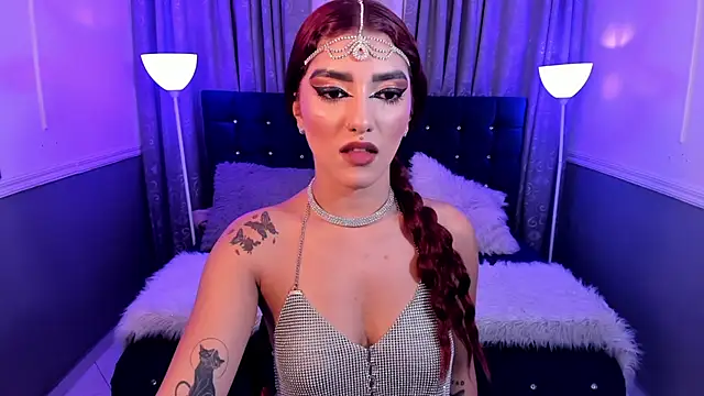 Snapshot of hallsredd chatting on 12.21.24 hallsredd online show from 12.21.24