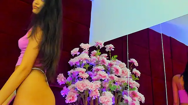 Snapshot of Alexxa chatting on 10.27.25 Alexxa online show from 10.27.25