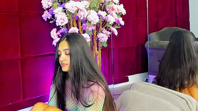 Snapshot of Alexxa chatting on 10.31.25 Alexxa online show from 10.31.25