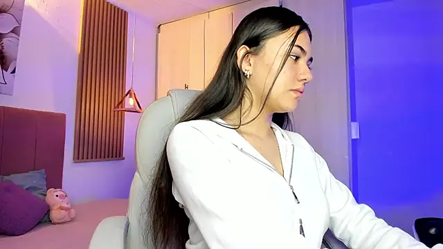 mia nevaeh online show from 11.28.25