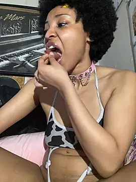 Snapshot of KimiAqua chatting on 02.13.25 KimiAqua online show from 02.13.25