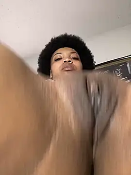 Snapshot of KimiAqua chatting on 02.13.25 KimiAqua online show from 02.13.25