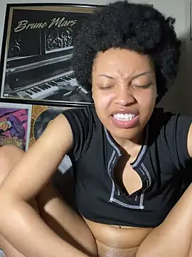 Snapshot of KimiAqua chatting on 02.26.25 KimiAqua online show from 02.26.25