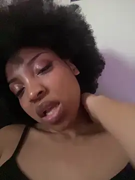 Snapshot of KimiAqua chatting on 03.05.25 KimiAqua online show from 03.05.25