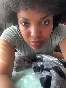 Snapshot of KimiAqua chatting on 03.11.25 KimiAqua online show from 03.11.25