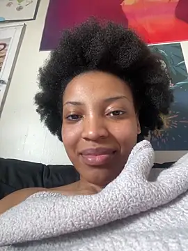 Snapshot of KimiAqua chatting on 03.16.25 KimiAqua online show from 03.16.25