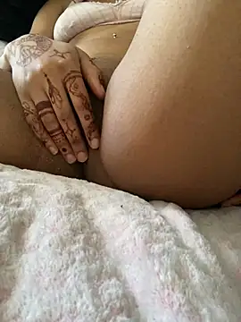 Snapshot of KimiAqua chatting on 03.18.25 KimiAqua online show from 03.18.25