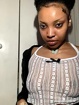 Snapshot of KimiAqua chatting on 10.26.25 KimiAqua online show from 10.26.25