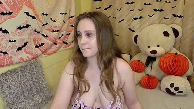 Snapshot of Sellya_Houston chatting on 10.22.25 Sellya Houston online show from 10.22.25