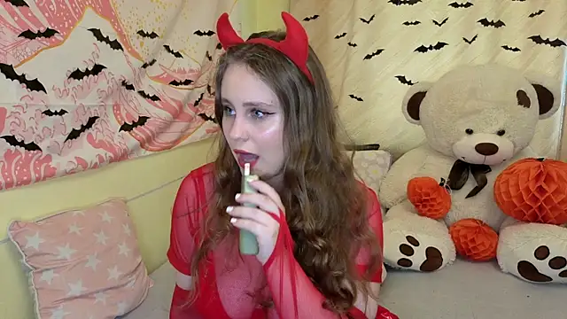 Snapshot of Sellya_Houston chatting on 10.31.25 Sellya Houston online show from 10.31.25