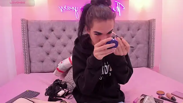 Mia thompson 19 online show from 11.02.25