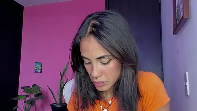 Snapshot of Juanadearco5 chatting on 12.18.24 Juanadearco5 online show from 12.18.24