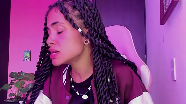 Snapshot of Juanadearco5 chatting on 01.06.25 Juanadearco5 online show from 01.06.25