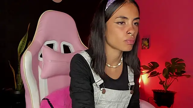 Snapshot of Juanadearco5 chatting on 02.04.25 Juanadearco5 online show from 02.04.25