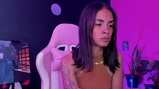 Snapshot of Juanadearco5 chatting on 02.19.25 Juanadearco5 online show from 02.19.25