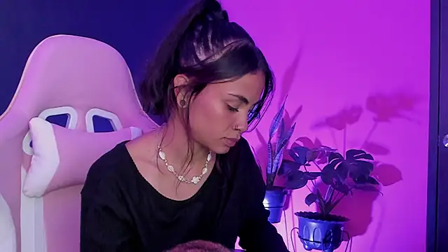 Snapshot of Juanadearco5 chatting on 02.23.25 Juanadearco5 online show from 02.23.25