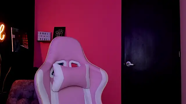 Snapshot of Juanadearco5 chatting on 10.29.25 Juanadearco5 online show from 10.29.25