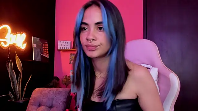 Snapshot of Juanadearco5 chatting on 10.31.25 Juanadearco5 online show from 10.31.25