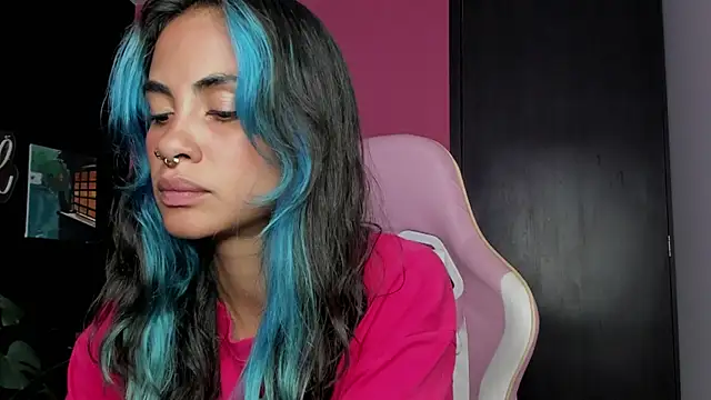 Snapshot of Juanadearco5 chatting on 12.04.25 Juanadearco5 online show from 12.04.25