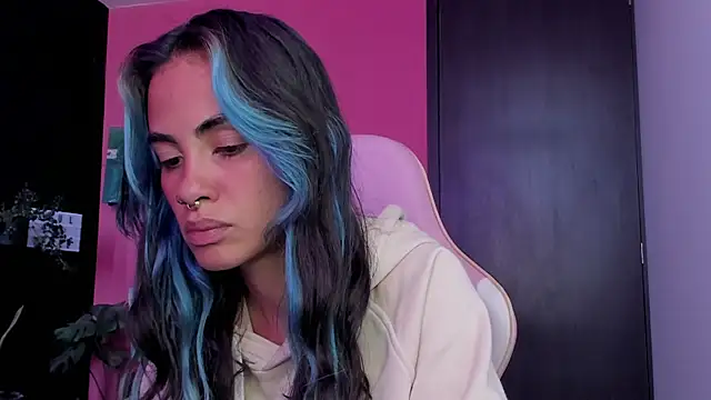 Snapshot of Juanadearco5 chatting on 12.14.25 Juanadearco5 online show from 12.14.25