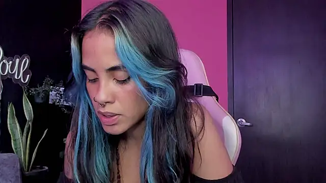 Snapshot of Juanadearco5 chatting on 12.16.25 Juanadearco5 online show from 12.16.25