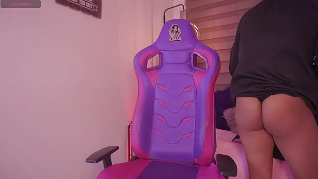 Snapshot of madelyn_rose_ chatting on 11.21.25 madelyn rose online show from 11.21.25