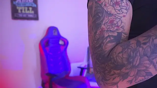 Snapshot of madelyn_rose_ chatting on 11.28.25 madelyn rose online show from 11.28.25