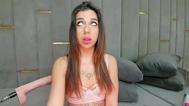 Snapshot of eva_lim chatting on 10.24.25 eva lim online show from 10.24.25