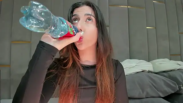 Snapshot of eva_lim chatting on 12.22.25 eva lim online show from 12.22.25