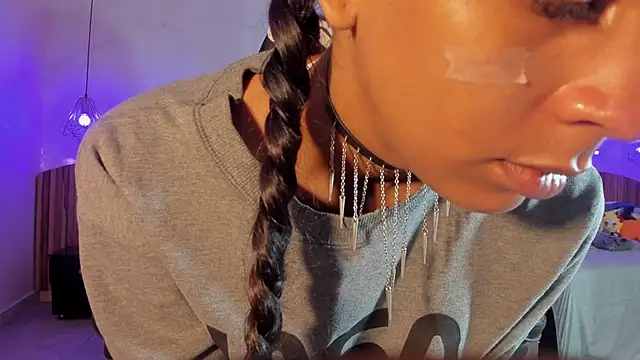 IamNayuta online show from 11.17.25