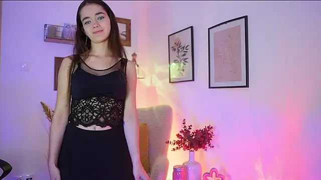 Snapshot of Gia_Paige18 chatting on 10.31.25 Gia Paige18 online show from 10.31.25