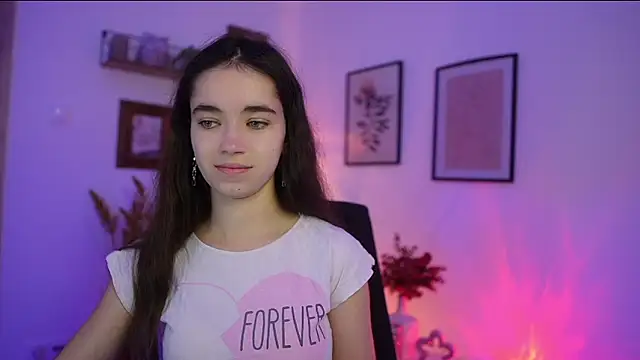 Snapshot of Gia_Paige18 chatting on 11.02.25 Gia Paige18 online show from 11.02.25