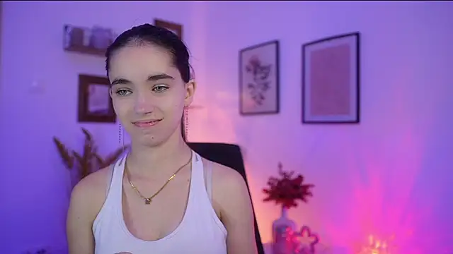 Snapshot of Gia_Paige18 chatting on 11.04.25 Gia Paige18 online show from 11.04.25