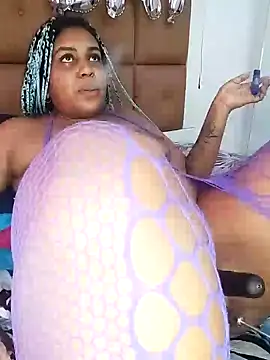 Snapshot of ELLA_KELLY chatting on 02.25.25 ELLA KELLY online show from 02.25.25