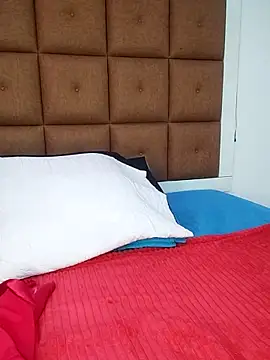 Snapshot of ELLA_KELLY chatting on 09.30.25 ELLA KELLY online show from 09.30.25