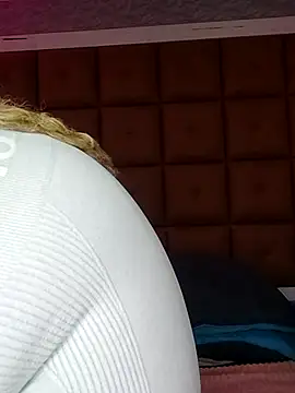 Snapshot of ELLA_KELLY chatting on 10.22.25 ELLA KELLY online show from 10.22.25