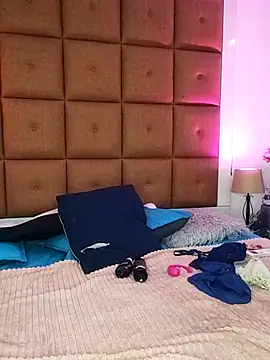 Snapshot of ELLA_KELLY chatting on 10.24.25 ELLA KELLY online show from 10.24.25