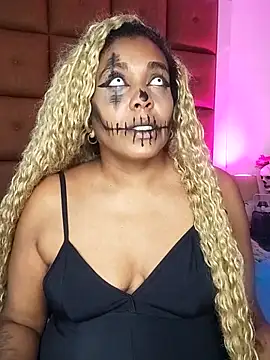 Snapshot of ELLA_KELLY chatting on 10.31.25 ELLA KELLY online show from 10.31.25