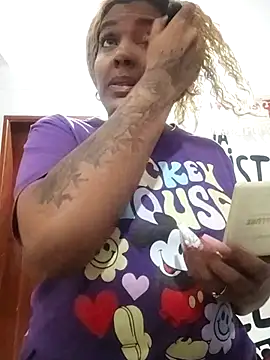 Snapshot of ELLA_KELLY chatting on 11.01.25 ELLA KELLY online show from 11.01.25