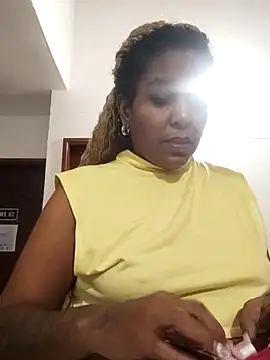 Snapshot of ELLA_KELLY chatting on 11.05.25 ELLA KELLY online show from 11.05.25