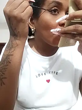 Snapshot of ELLA_KELLY chatting on 11.08.25 ELLA KELLY online show from 11.08.25