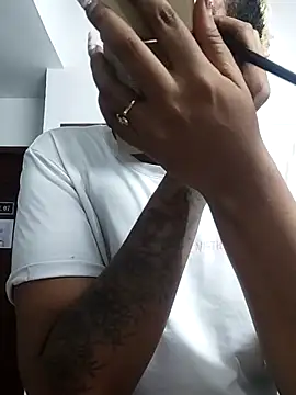 Snapshot of ELLA_KELLY chatting on 11.11.25 ELLA KELLY online show from 11.11.25