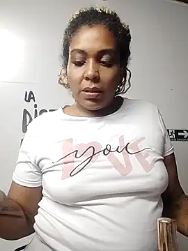 Snapshot of ELLA_KELLY chatting on 11.20.25 ELLA KELLY online show from 11.20.25