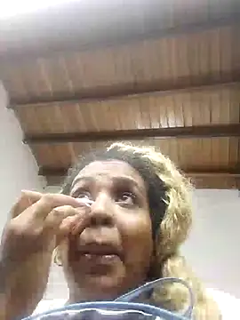 Snapshot of ELLA_KELLY chatting on 11.27.25 ELLA KELLY online show from 11.27.25