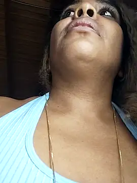 Snapshot of ELLA_KELLY chatting on 11.29.25 ELLA KELLY online show from 11.29.25